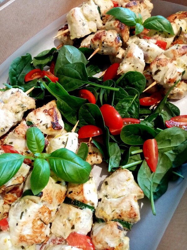 10x FREE RANGE CHICKEN SKEWERS with your choice marinade.