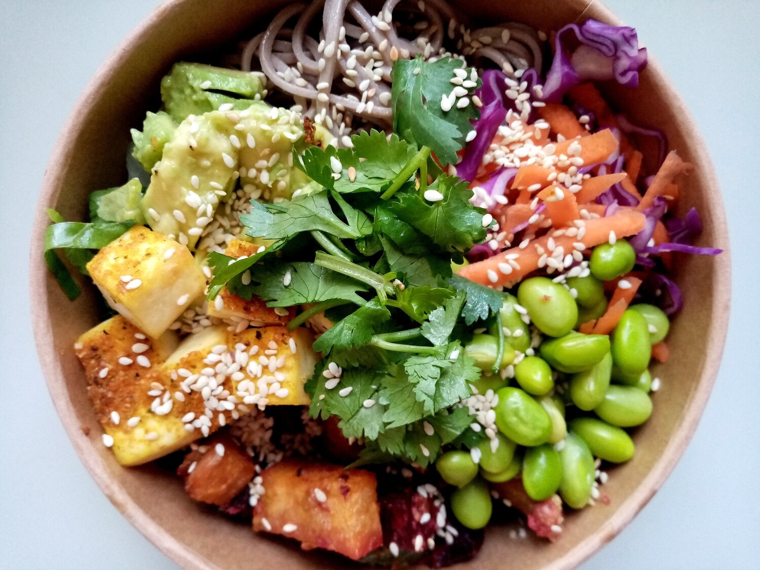 CHI BOWL: Soba noodles, red cabbage slaw, miso and tahini roasted vegetables, steamed edamame, cos lettuce, avocado, baked tofu, sesame seeds, coriander. Your choice extras and vinnaigrette. DF
