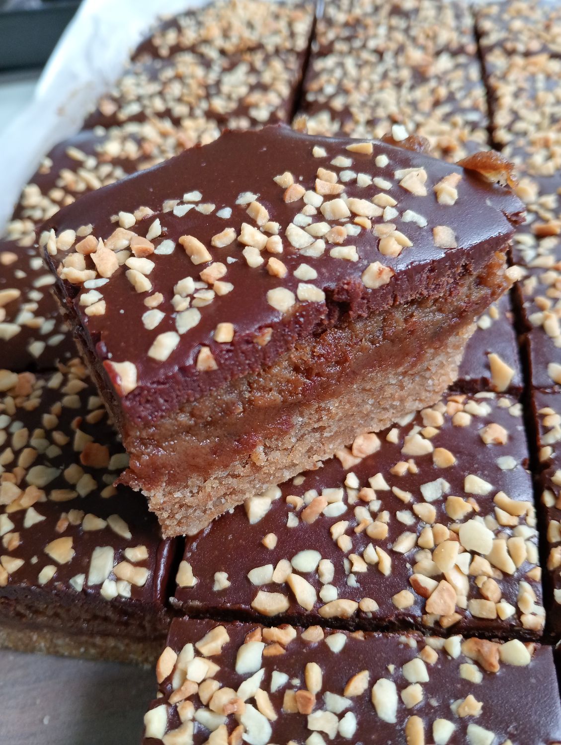 SNICKER BAR. Vegan. Raw. Unrefined. Gluten free. So good!!
