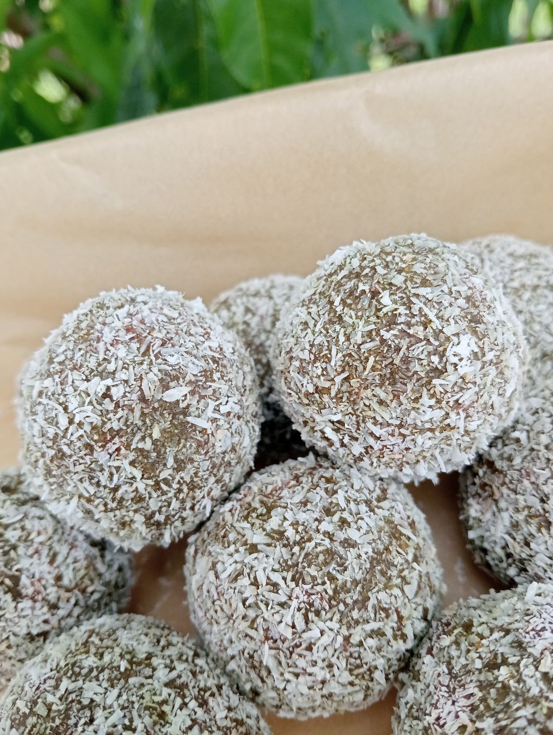 MATCHA MINT BLISS 50g made with almond, coconut, date, matcha, peppermint and dark chocolate