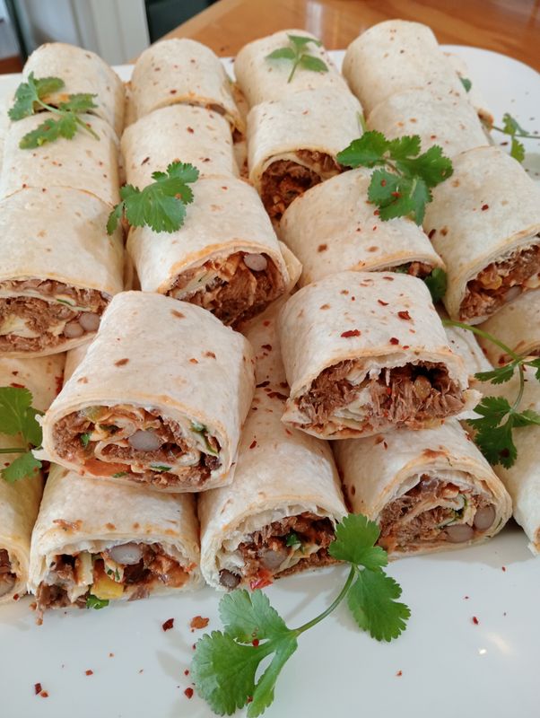 12x mini slow cooked beef and bean burritos