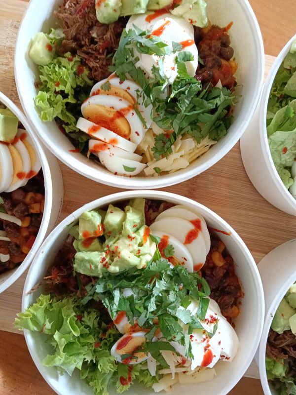 BURRITO BOWL mexican spiced black bean, corn, capsicum, lime and tomato salsa with greens, brown rice, grated edam, sour cream, avocado, coriander, sriracha sc and your choice beef or chicken. GF BURRITO BOWL mexican spiced black bean, corn, capsicum, lime and tomato salsa with greens, brown rice, grated edam, sour cream, avocado, coriander, sriracha sc and your choice beef or chicken. GF