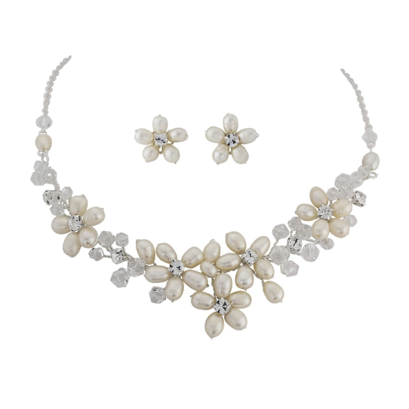 Enchanting Pearl Necklace set