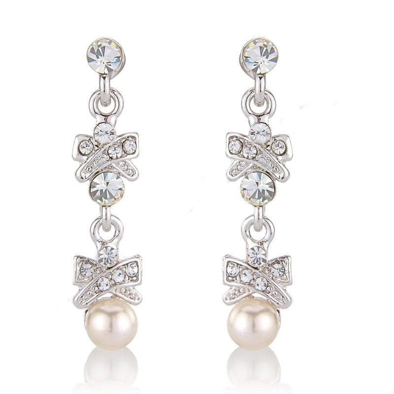 Crystal & Pearl Chic Earrings - Clear