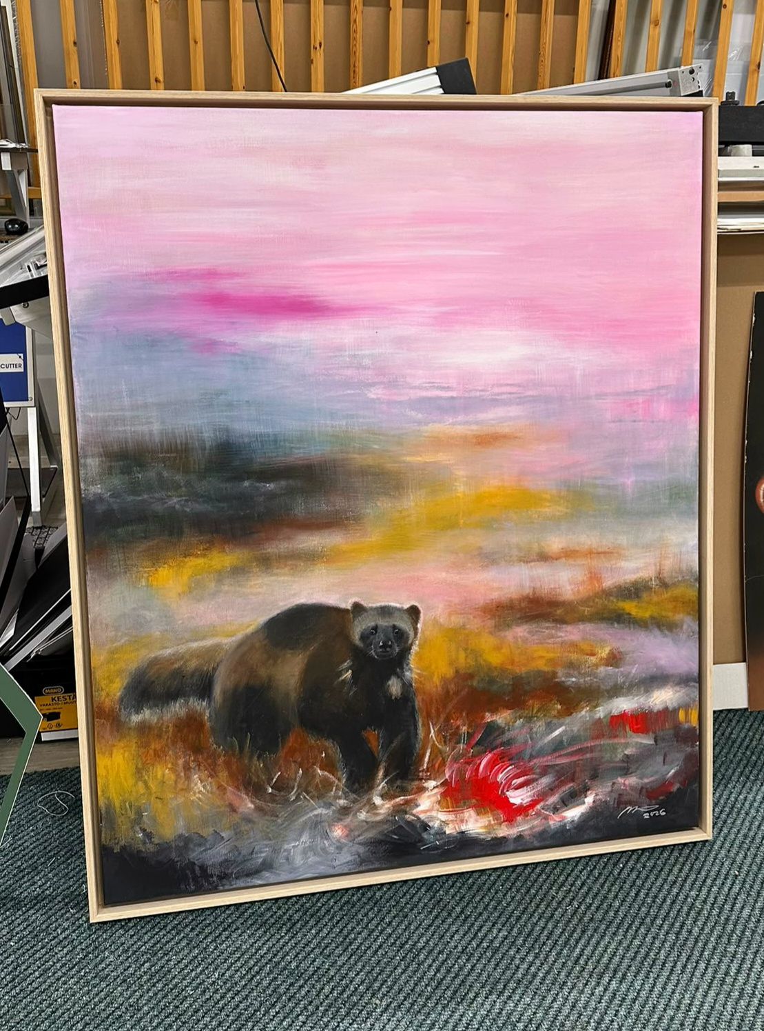 "Ahma". Akryylimaalaus pellavakankaalle, 120x100x3cm. Puukehys ilman lasia