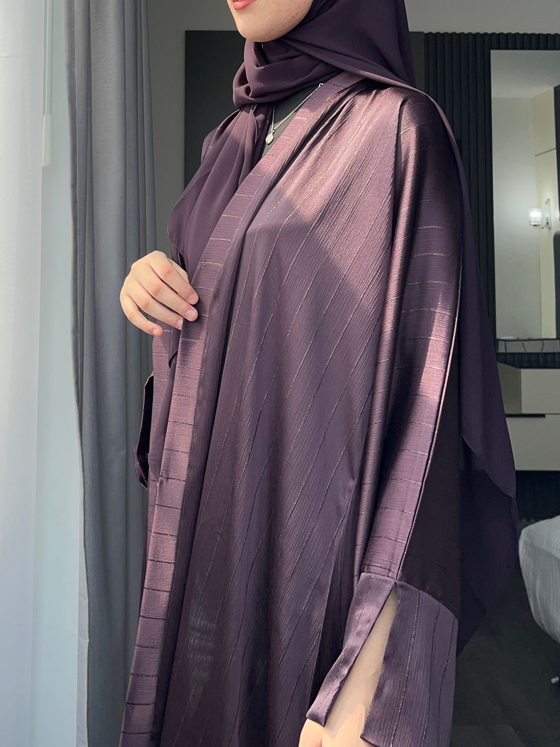 عبايه حسنه لون عنابي