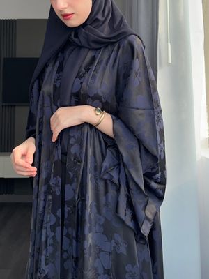 عبايه الورد لون كحلي
