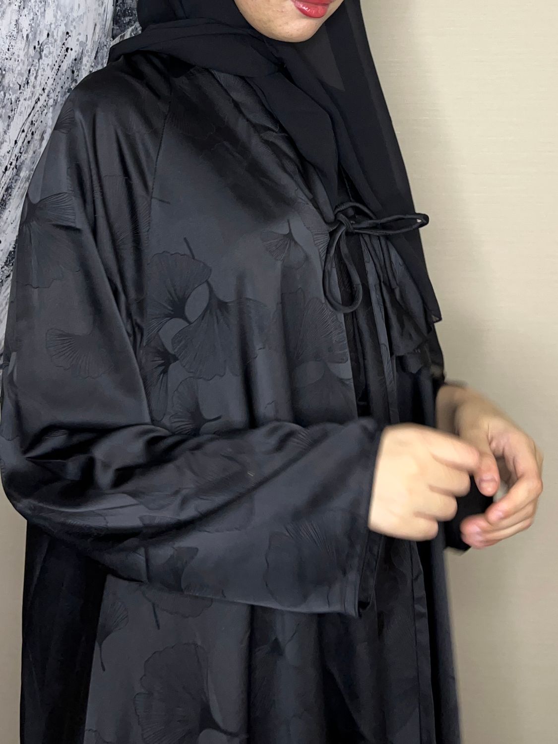 عبايه يرقه لون اسود