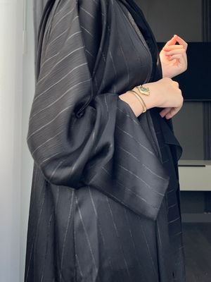 عبايه حسنه لون اسود