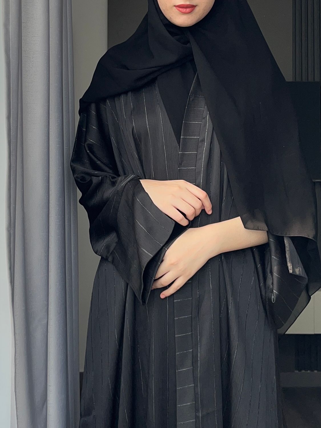 عبايه حسنه لون اسود