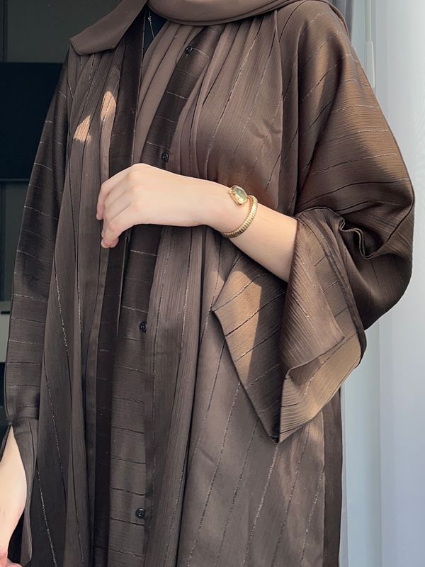 عبايه حسنه لون بني