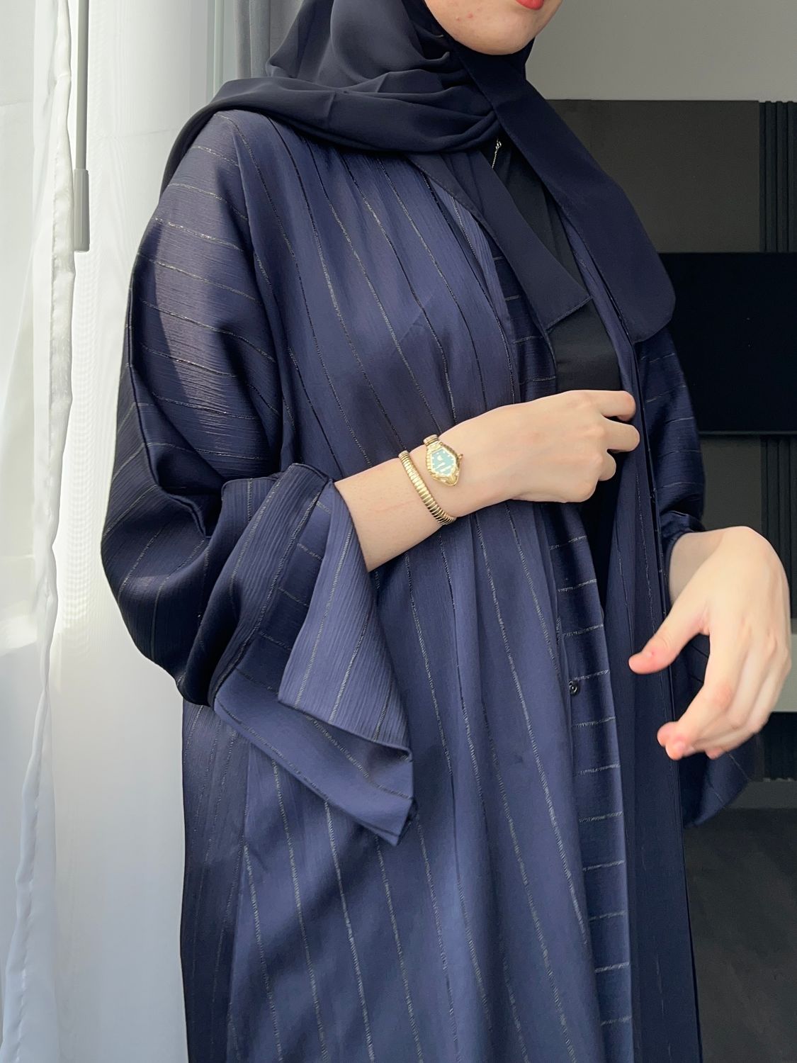 عبايه حسنه لون كحلي