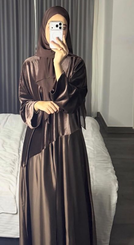 عبايه المخمل بني
