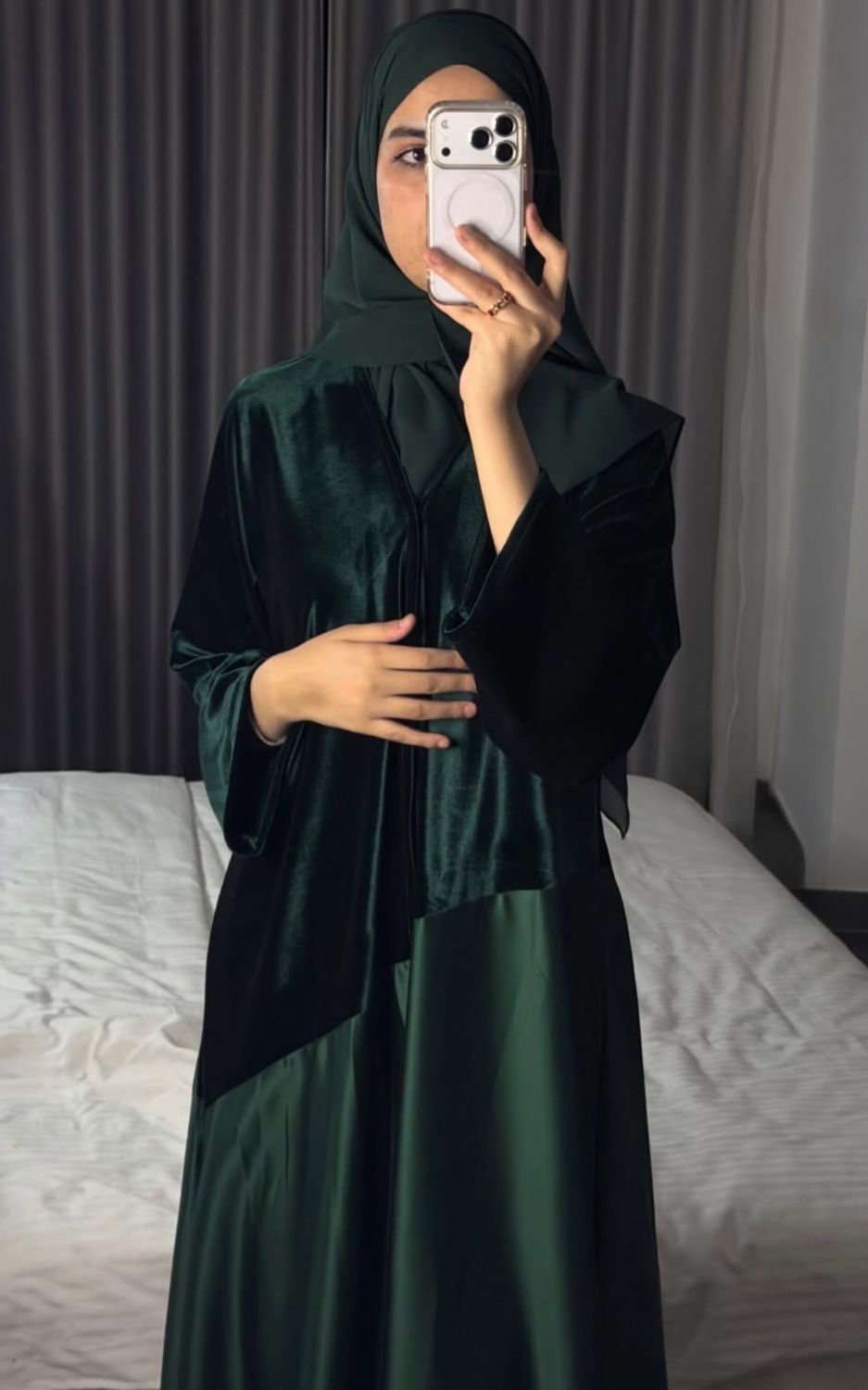 عبايه المخمل اخضر