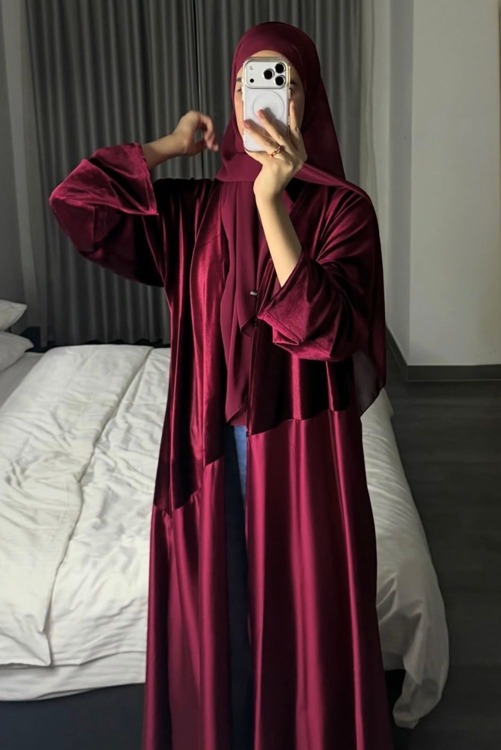 عبايه المخمل برغندي