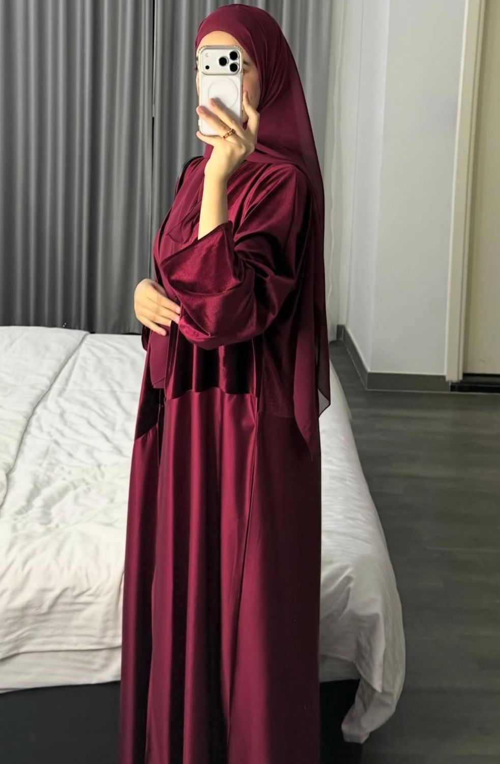 عبايه المخمل برغندي