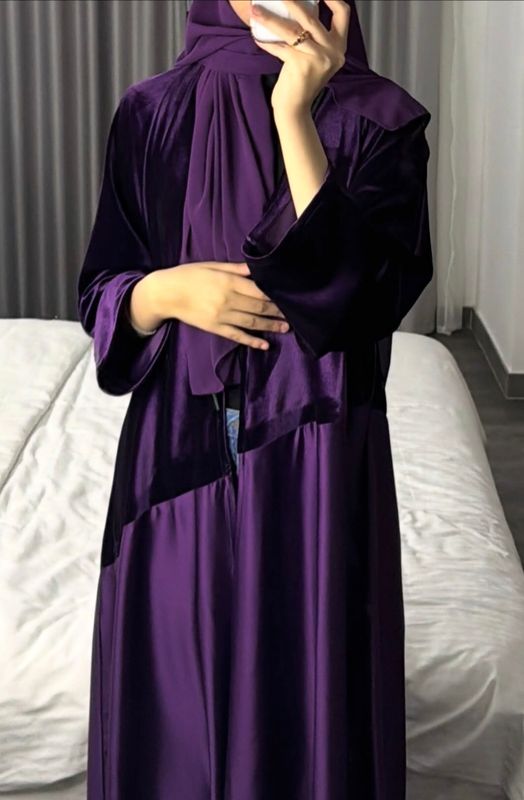 عبايه المخمل بنفسجي