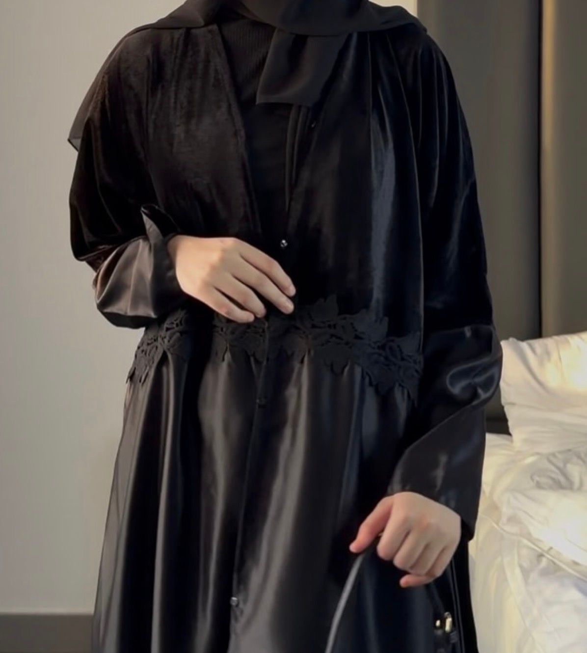 عبايه نصف مخمل ونصف حرير