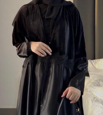 عبايه نصف مخمل ونصف حرير