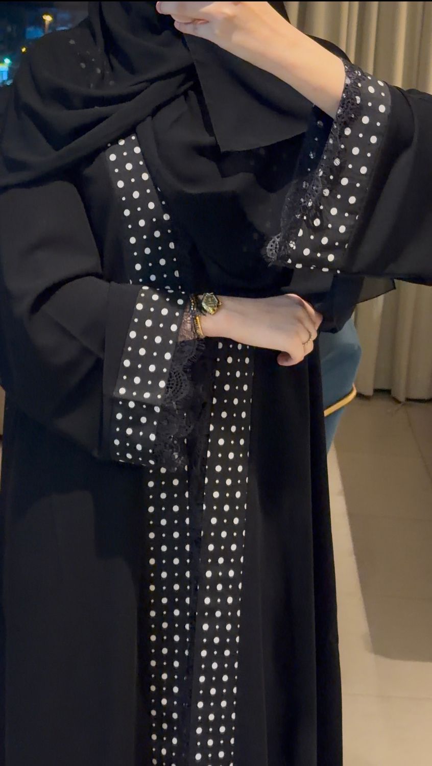 العبايه المنقطه