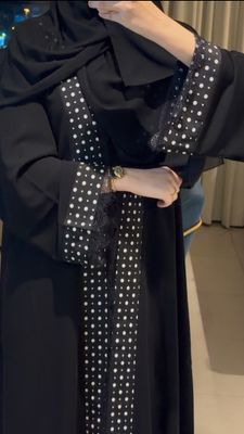 العبايه المنقطه