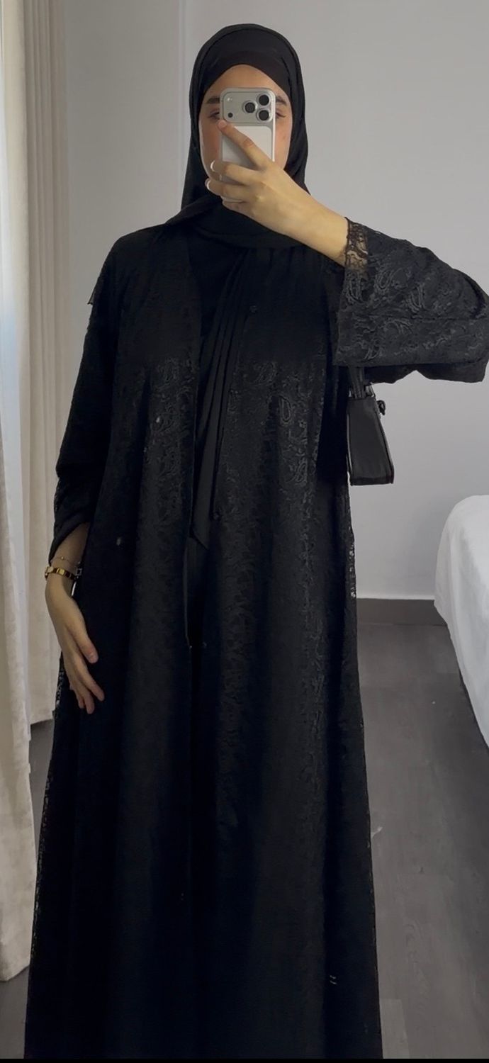 عبايه الدانتيل لون أسود