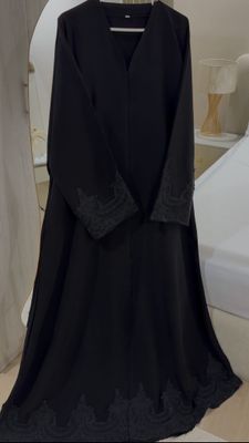 عبايه دانتيل اسود
