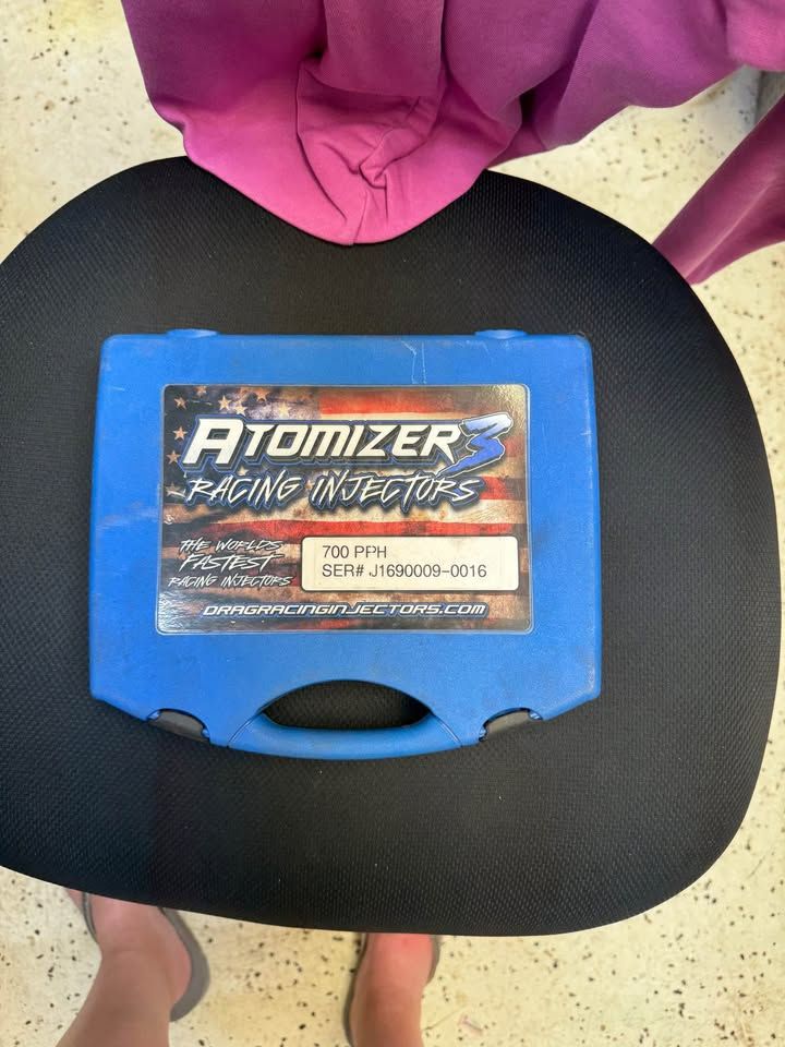 Billet Atomizer Racing Injectors - 700pph Set of 8