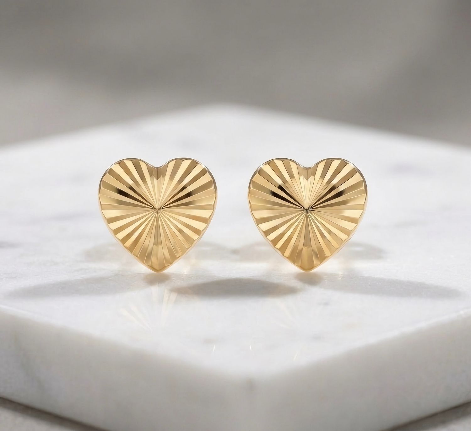 14kt Gold Heart Line Shape Earrings