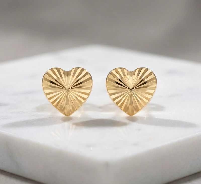 14kt Gold Heart Line Shape Earrings