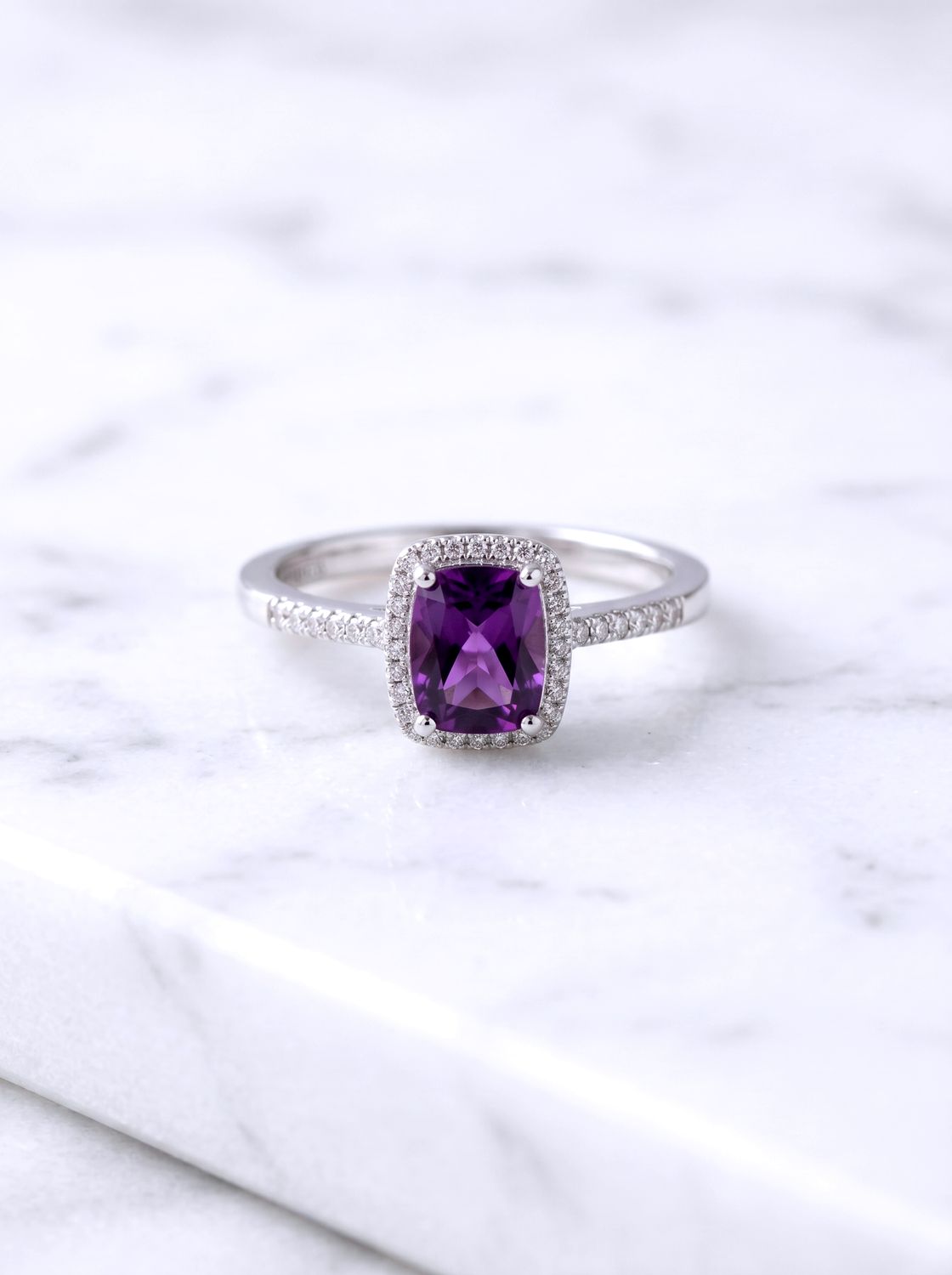 14kt White Gold Cushion-Cut Amethyst Ring
