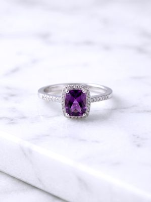 14kt White Gold Cushion-Cut Amethyst Ring