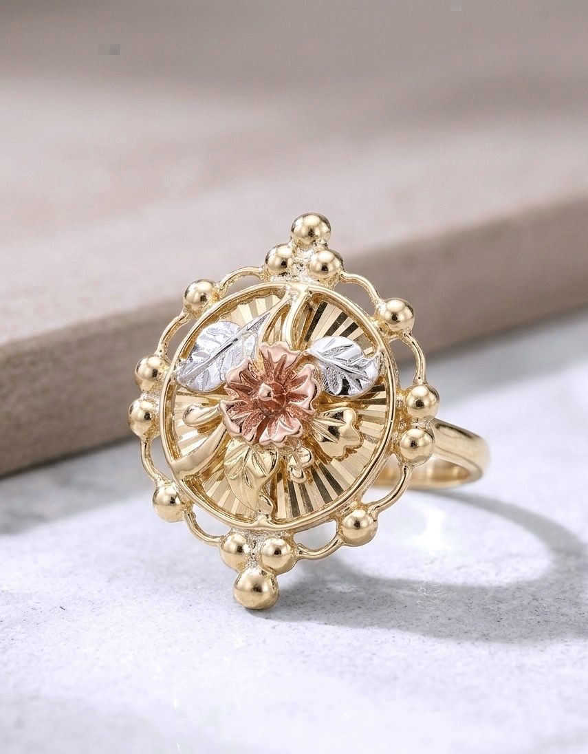14kt Gold Vintage Floral Ring
