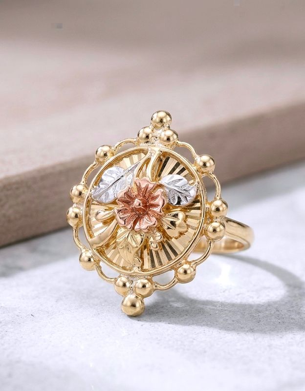 14kt Gold Vintage Floral Ring
