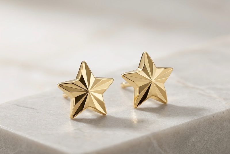 14kt Star Shape (Medium) Earrings