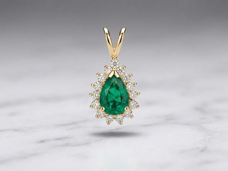 14kt Gold Pear Shape Emerald Pendant