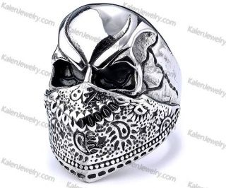 Bandana Wearing Skull Ring