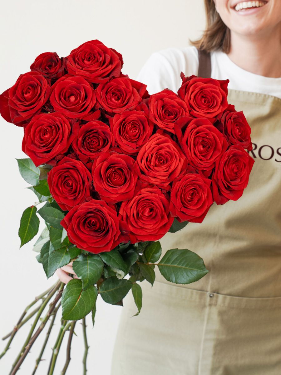 Boeket rode rozen in hartvorm - Red Naomi