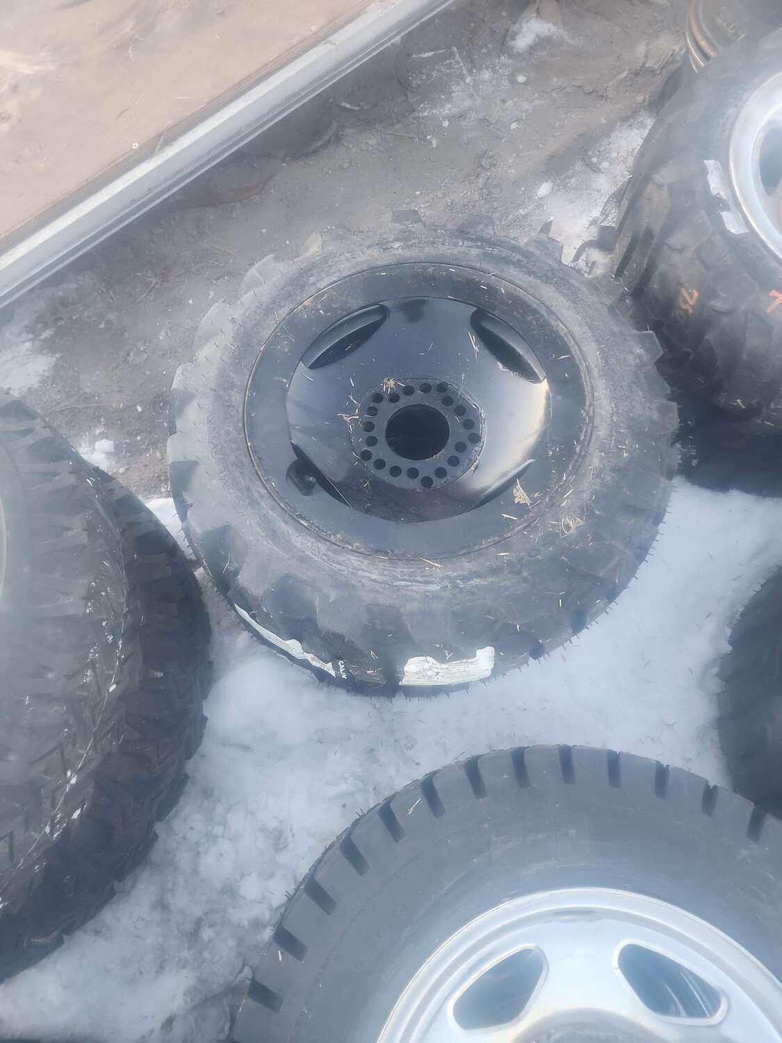 D Hole With Full Center With Bead Lip Protectors