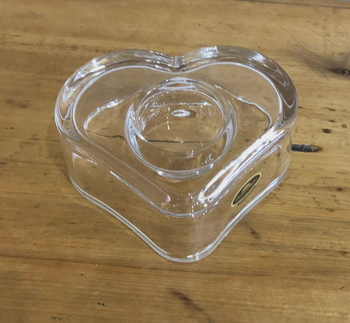 TEALIGHT CANDLE HOLDER - GLASS HEART SHAPED