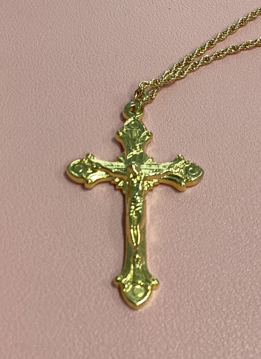 GOLD CHAIN AND SMALL CRUCIFIX 58 CM CHAIN
