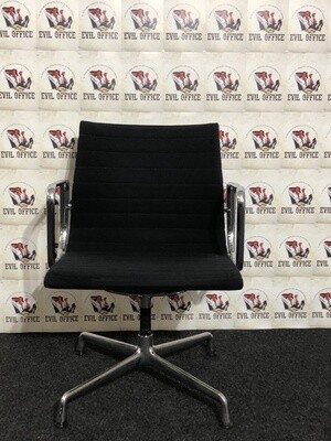Vitra Aluminium Chair Charles Eames EA 107 Hopsak Schwarz Nero