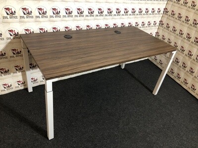 Schreibtisch von Steelcase in Nussbaum / Weiß 160 x 80cm