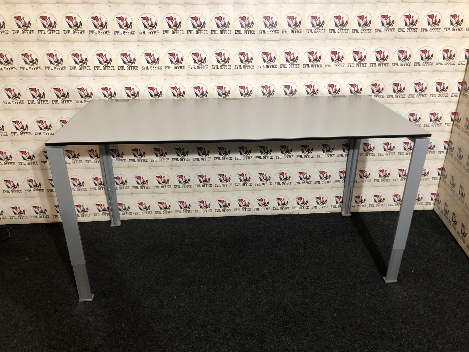 Schreibtisch König Neurath Do It 4 Lichtgrau HPL 180cm