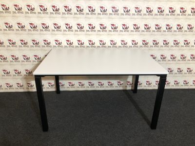 Schreibtisch von Steelcase Weiß / Schwarz 120 x 80cm