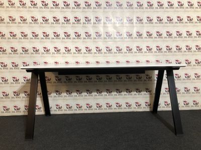 Schreibtisch von Vario ICON A-Fuss A-Table Arbeitstisch 160cm #1