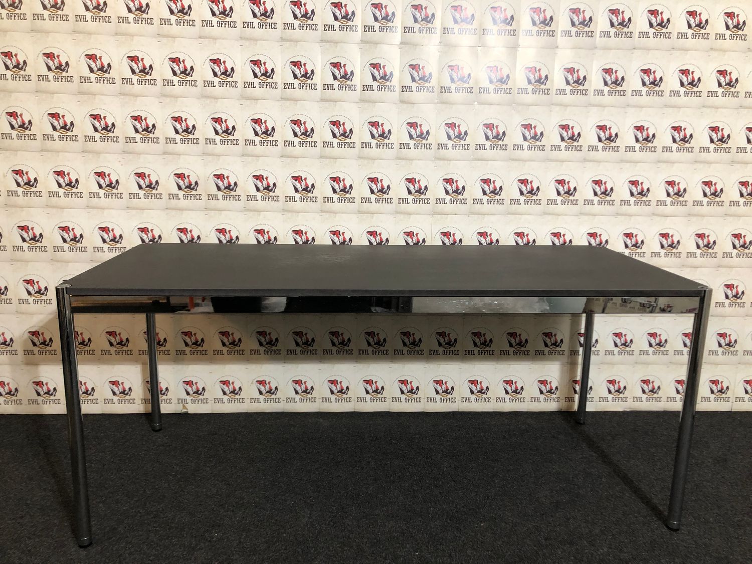 Design USM Haller Schreibtisch 175cm Schwarz MDF
