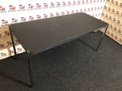 Design USM Haller Schreibtisch 175cm Schwarz Linoleum