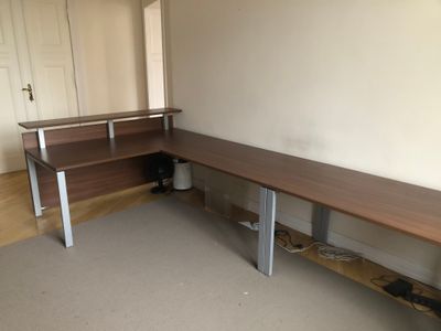 Empfangstheke Empfangstresen Schreibtisch von Reiss in Nuss