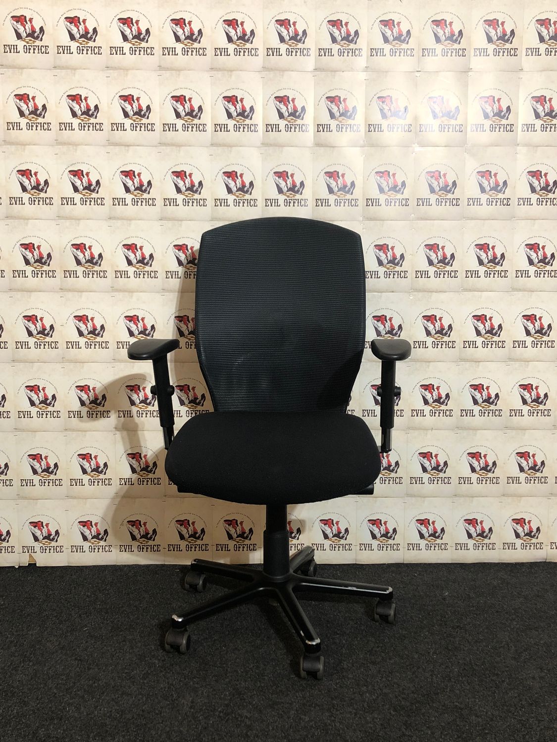 Bürodrehstuhl von Der Drehstuhl Modell Sinum Schwarz